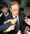 Japanese foreign ministry director general Junichi Ihara leaves the headquarters of the Ministry of Foreign Affairs in Seoul after holding the first talks on the comfort women issue between South Korea and Japan on April 16, 2014. / Yonhap