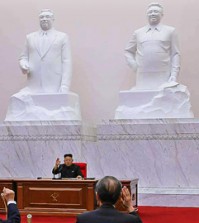 North Korean leader Kim Jong-un presides over a meeting of the Political Bureau of the Central Committee of the ruling Workers’ Party of Korea in Pyongyang Tuesday. / Yonhap