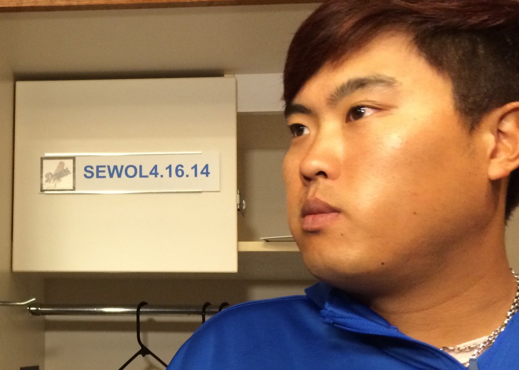 Before Thursday's  game, the Dodgers' official Twitter account posted a picture of Ryu's locker with the sign "SEWOL 4.16.14," in tribute to the victims of the accident off South Korea's southern coast.  (Yonhap)