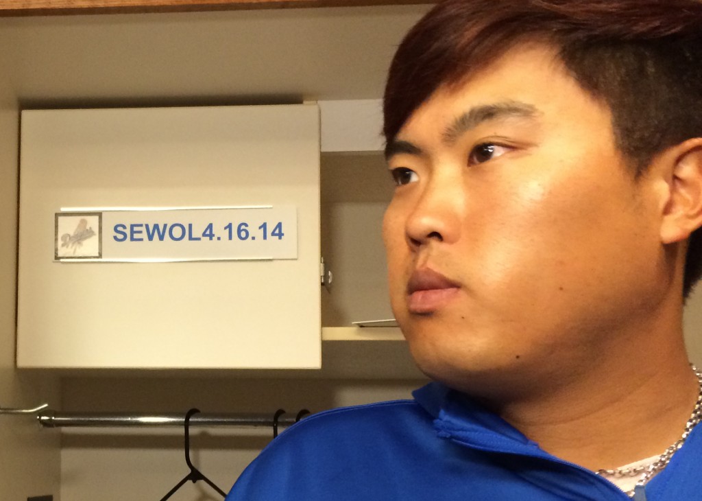 Before Thursday's game, the Dodgers' official Twitter account posted a picture of Ryu's locker with the sign "SEWOL 4.16.14," in tribute to the victims of the accident off South Korea's southern coast. (Yonhap)
