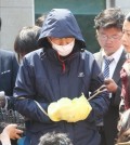 A 57-year-old first engineer, only identified as his surname Sohn, answers questions from reporters at a court in Mokpo in southwestern South Korea on April 24, 2014. He is facing charges of causing the deaths of passengers through abandonment. (Yonhap)
