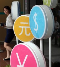 The South Korean currency continued to strengthen against both the U.S. dollar and the Japanese Yen. (Yonhap)