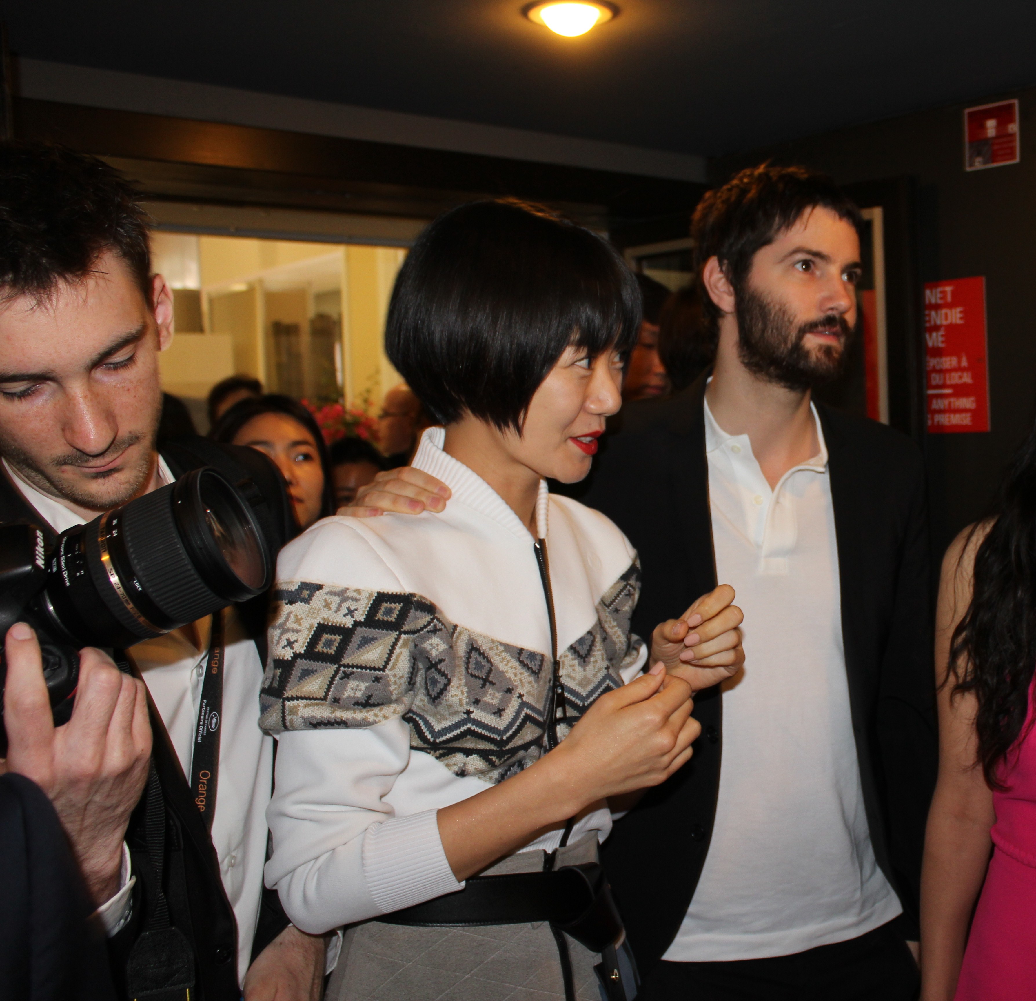 It's official: Bae Doo-na and Jim Sturgess dating