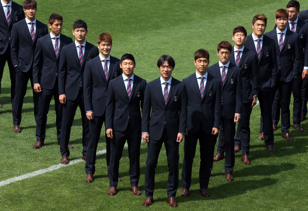 The South Korean World Cup soccer team got all dressed up and posed for the camera with the head coach Hong Myung-bo in the middle. Their suits, called 'Pride 11,' were specially made for them by Samsung's Everland Fashion division. (Yonhap) 