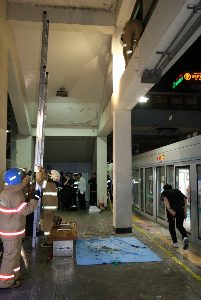 The transformer, installed on the roof of the sixth car of the train, exploded as the train entered Geumjeong Station on Subway Line 4, causing the insulator next to it to also explode, officials of the train's operator KORAIL said. (Yonhap)
