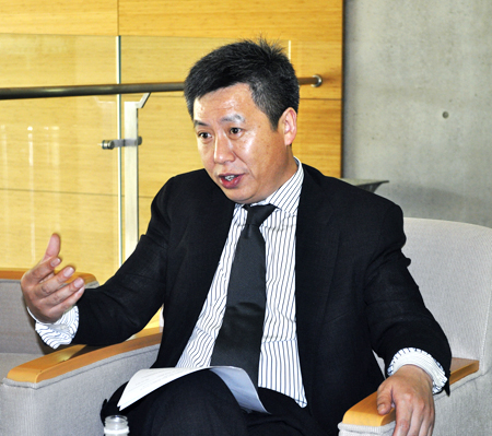 Yong Zhao, an education professor at the University of Oregon, speaks during an interview with The Korea Times Friday at Chadwick International School in Songdo, Incheon. (Courtesy of Chadwick International)