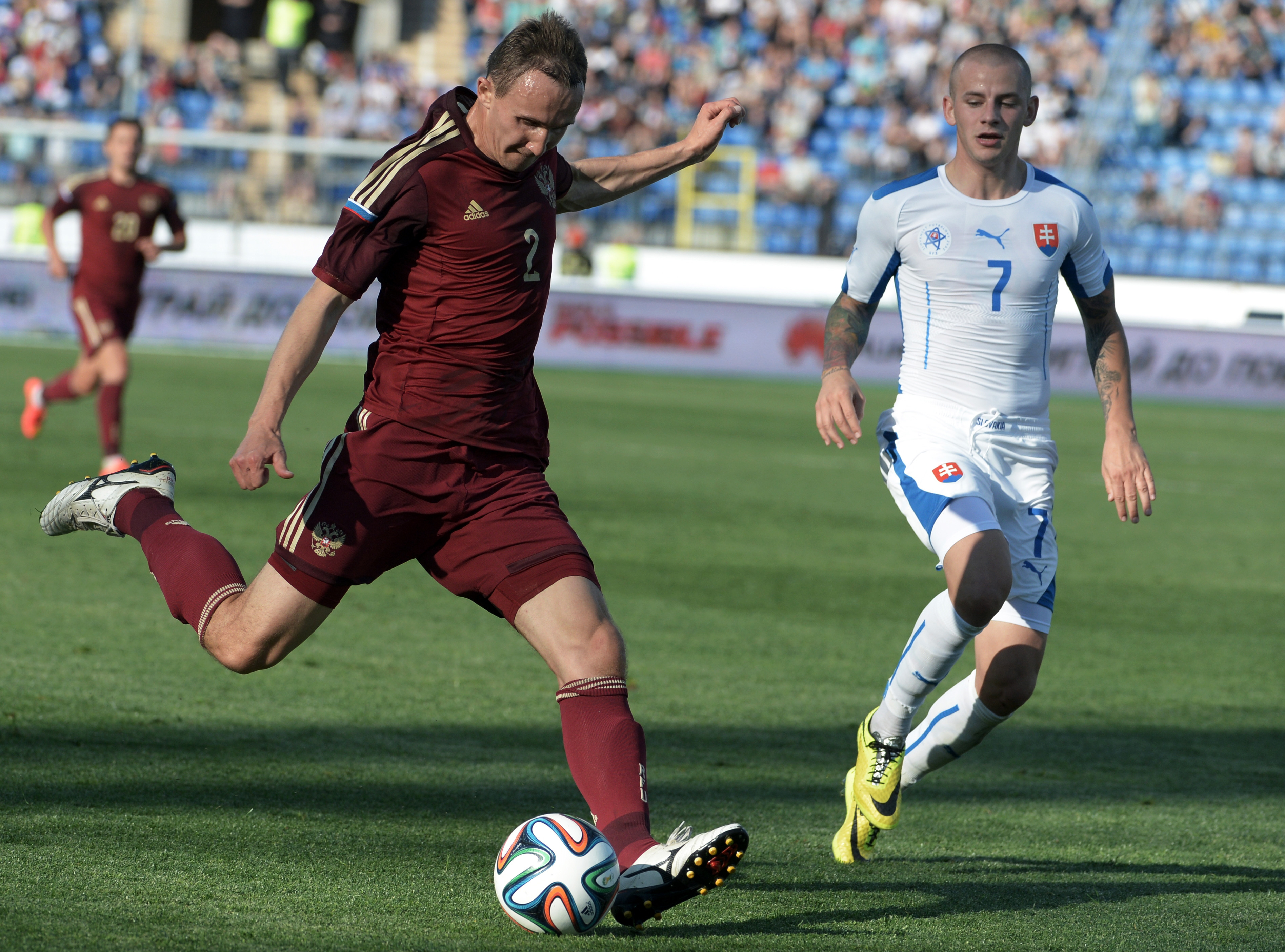 Russia's Aleksei Kozlov, center, and Slovakia's Vladimir Weiss, right, during a friendly soccer match between Russia and Slovakia in St. Petersburg, Russia, Monday, May 26, 2014. Russia won 1-0. (AP)
