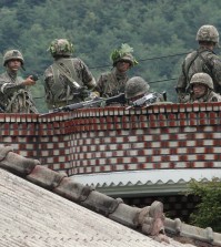 Soldiers take position at an outpost near the North Korean border. (AP Photo/Ahn Young-joon)