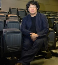 Director Bong Joon-ho inside the Korean Cultural Center Los Angeles for the "Snowpiercer" press conference. (Kim Young-jae / The Korea Times)