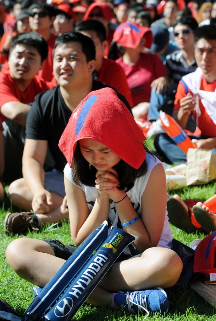 Koreans are hoping their prayers get answered on Thursday. (Korea Times file)