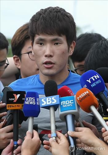 South Korean midfielder Han Kook-young speaks to reporters on June 3, 2014, in Miami before the team's practice at St. Thomas University. 