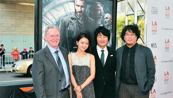 "Snowpiercer" screenwriter Kelly Masterson, left, stands with Go Ah-sung, Song Kang-ho and Director Bong Joon-ho at the opening of the L.A. Film Festival. (Kim Young-jae / The Korea Times)