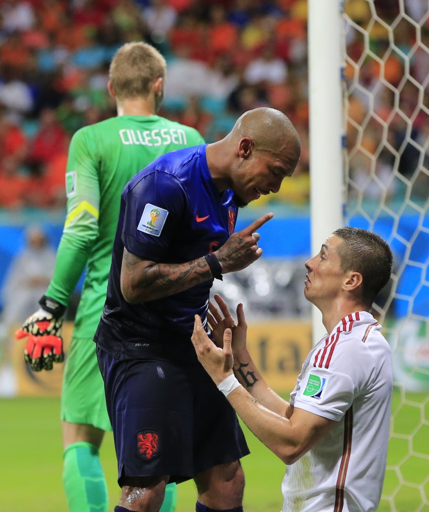 Netherlands' Nigel de Jong, left, confronts Spain's Fernando Torres, right, during the group B World Cup soccer match between Spain and the Netherlands at the Arena Ponte Nova in Salvador, Brazil, Friday, June 13, 2014. (AP Photo/Bernat Armangue)