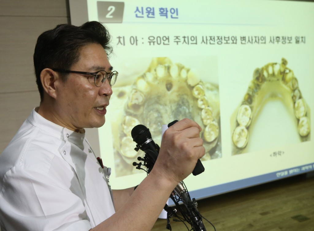 Seo Joong-seok, director of the National Forensic Service, announces the results of a toxicology test and autopsy conducted Yoo Byung-eun, a fugitive billionaire allegedly responsible for April's ferry disaster.  (Yonhap) 
