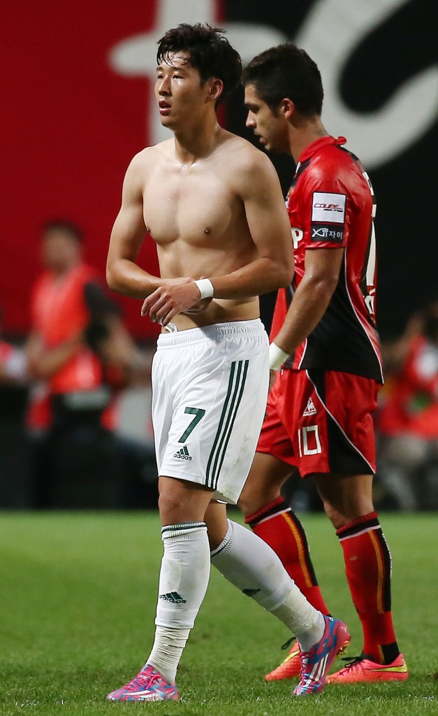 Son Heung-min leaves the field after giving away his uniform jersey to an opponent. (Yonhap)