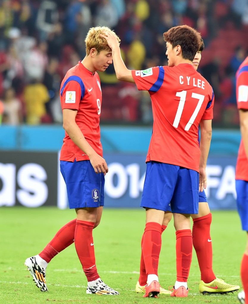 Son Heung-min, left, is about to walk away with the World Cup of hair title. (Newsis)