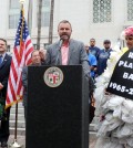 Heal the Bay CEO Ruskin Hartley speaks at a press conference on L.A.'s plastic bag ban at city hall Monday. (Park Sang-hyuk / The Korea Times)