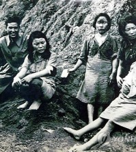 This picture of "comfort women" were reportedly taken by an American Army photographer in 1944. (Yonhap)