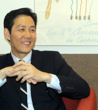Lee Jung-jae attends a press conference at NYAFF. (Yonhap)