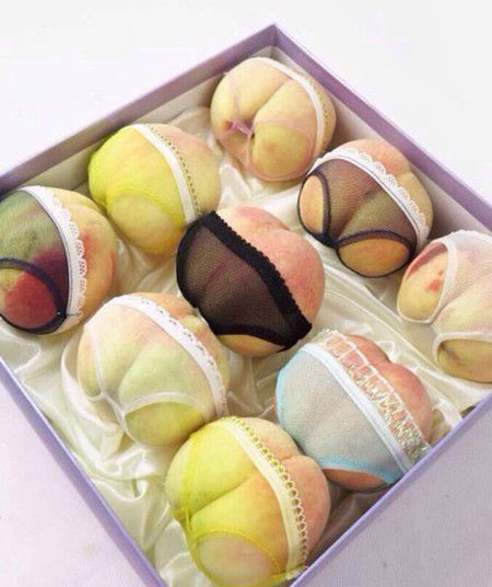 These peaches were sold as gifts for Qixi festival on August 2, which is known as the "Chinese Valentine's Day."