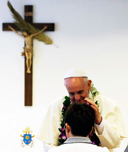 Pope Francis is welcomed by a faithful as he arrives at a rehabilitation center for disabled in Kkotdongnae in Eumseong, North Chungcheong Province, Saturday. During a rare Asia trip, the pontiff seemed at his happiest in the presence of children and the disadvantaged. (AP-Yonhap)