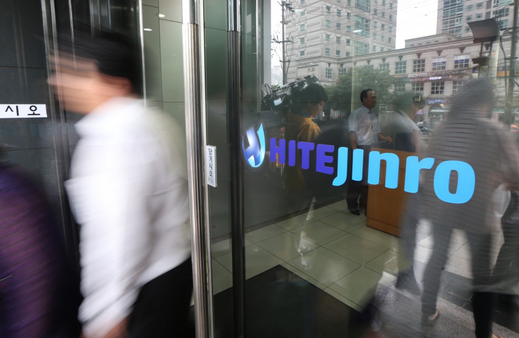 Police reportedly found that Hite Jinro employees were involved in the circulation of the rumor against the No. 1 beer maker. (Yonhap)