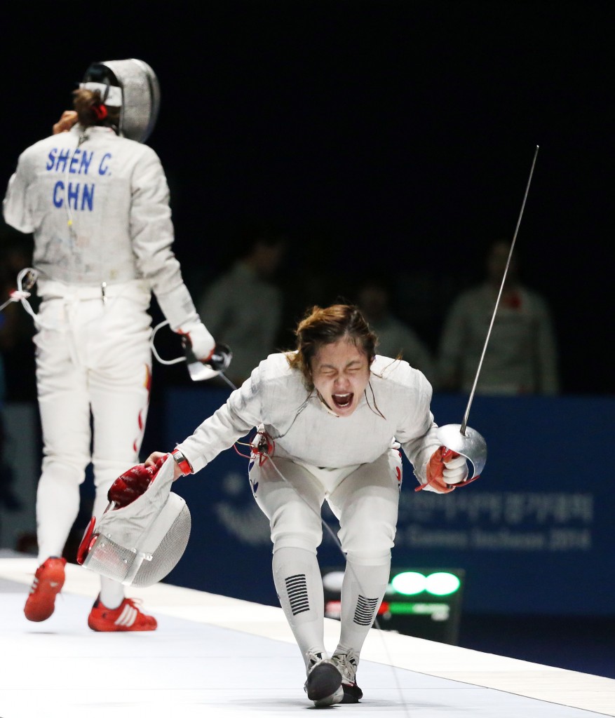South Korean fencers once again ruled the piste. Kim Ji-yeon shouts in celebration. (Yonhap)
