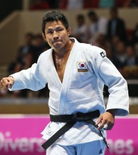 South korea's Kim Jae-bum celebrates his victory over Kazakhstan's Aziz Kalkamanuly during the men's Judo team contest for gold medal at the 17th Asian Games Tuesday, Sept. 23, 2014 in Incheon, South Korea. (AP Photo/Eugene Hoshiko)