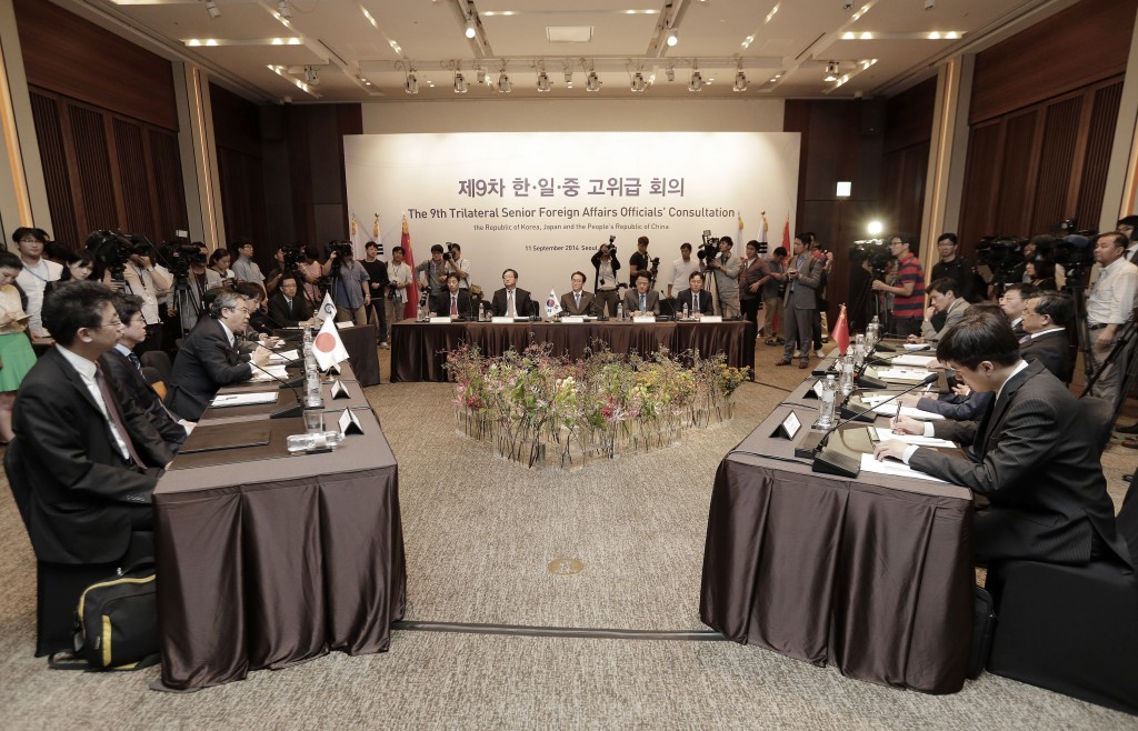 Delegation of South Korea, center, China, and Japan, left, attend the 9th Trilateral Senior Foreign Affairs Official's Consultation  in Seoul, South Korea, Thursday, Sept. 11, 2014. Senior diplomats from South Korea, China and Japan held a three-way meeting in Seoul later Thursday to discuss ways to promote cooperation in Northeast Asia.(AP Photo/Ahn Young-joon)