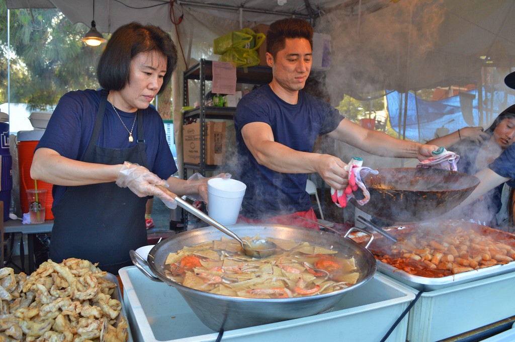 Food vendors at the 41st Los Angeles Korean Festival marketplace serve customers. (The Korea Times)