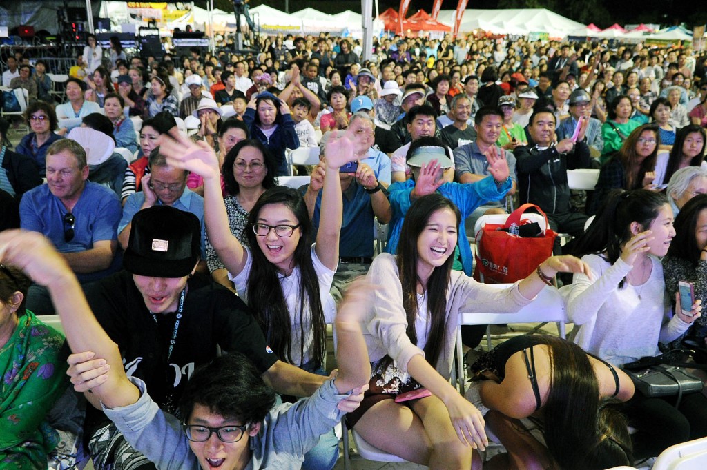 Radio Seoul's Youth Talent Show on Saturday was held inside Seoul International Park. (The Korea Times)