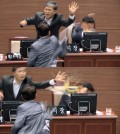 Councilman Kim Seong-il throws an egg to Changwon mayor Ahn Sang-soo. (Yonhap)