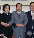 The rival parties stuck a deal over the long-disputed Sewol ferry bill Tuesday. (Yonhap)