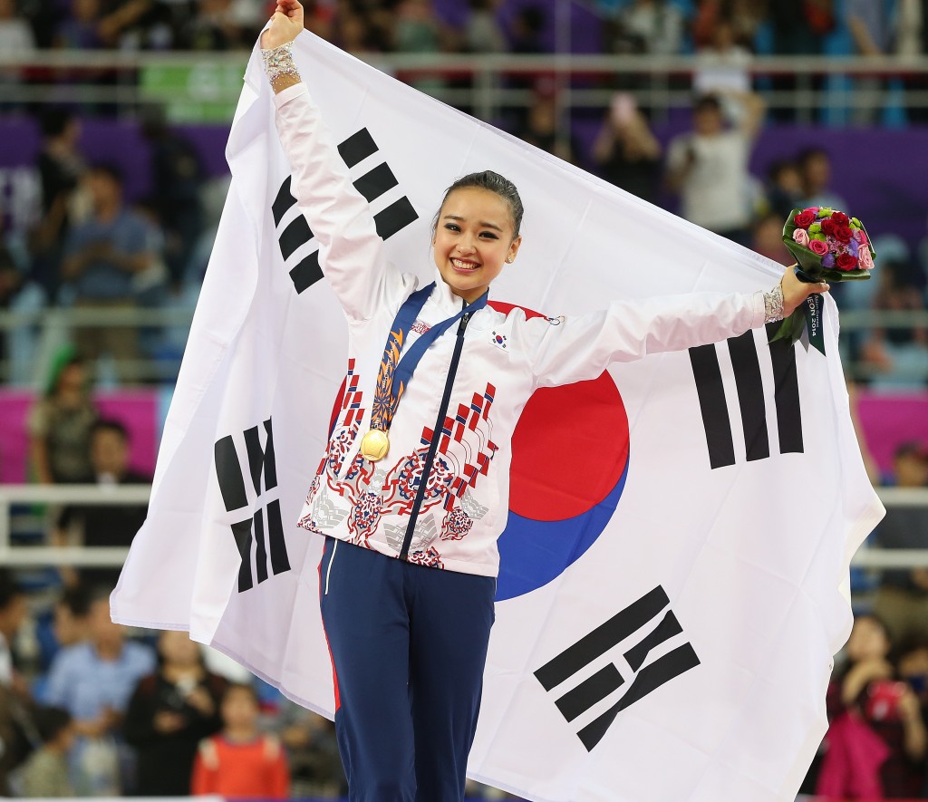 Son Yeon-jae celebrates after winning her first Asian Games gold medal. (Yonhap)
