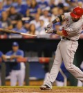 Los Angeles Angels' Josh Hamilton (32) breaks his bat during the fourth inning of Game 3 of baseball's AL Division Series against the Kansas City Royals in Kansas City, Mo., Sunday, Oct. 5, 2014. Hamilton reached first base on a fielders choice. (AP Photo/Travis Heying)