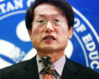Seoul's top educator Cho Hee-yeon speaks during a press conference at the Seoul Metropolitan Office of Education, Monday. (Yonhap)