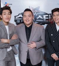 From left, Kim Feel, Lim Do-hyeok, and Kwak Jin-eon, the top three members of Mnet's popular audition program, Superstar K6, attend a press meeting on Oct. 12. Two days later, Lim failed to advance in the semi-final round at the Grand Peace Hall in Kyung Hee University, Seoul. Mnet, CJ E&M's cable music channel, recently denied allegations that scriptwriters guaranteed some contestants a place in the top 10.  (Courtesy of CJ E&M)