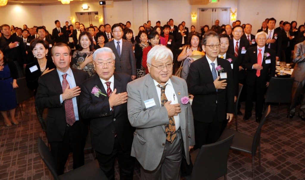 Congressman Ed Royce, second from left, with Bright World Foundation Director Hong Myung-ki, Congressman Mike Honda and The Korea Times CEO Chang Jae-min at the 4th Korean American Political Conference & Next Generation Leadership Forum Monday night at The Line Hotel. (Park Sang-hyuk/The Korea Times)
