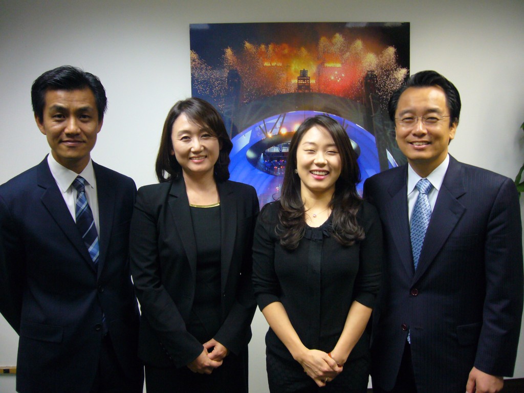 Event organizers Tom Cho, far right, Choi Kyung-eun, Park Hyun-ju, Heo Dong-hyun. (The Korea Times)