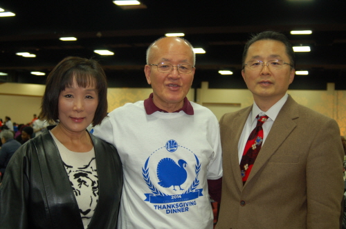 From left to right: Committee members Kim Soon-ran, Lee Jong-hyuk, Jin Duck & Kyung Sik Kim Foundation President Kim Han-il at the 2014 Thanksgiving event.