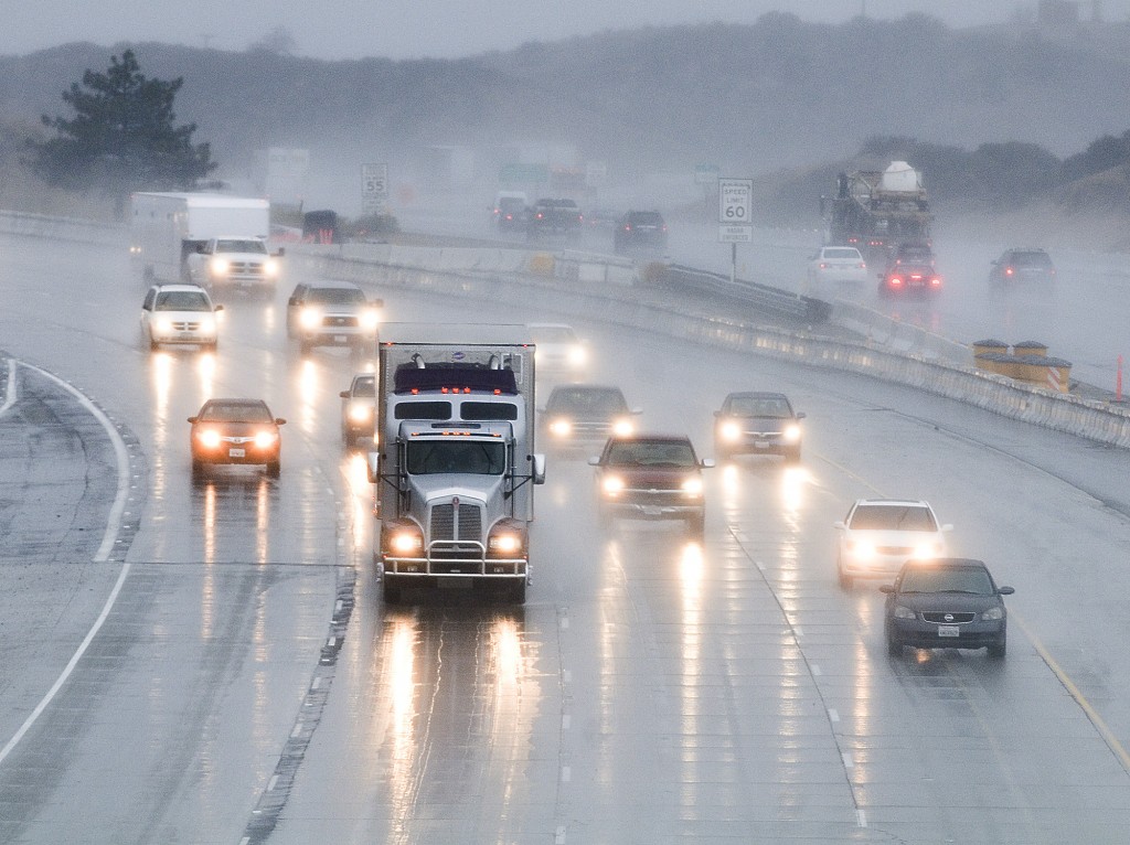 Northbound traffic travels on Interstate 15 near the top of the Cajon Pass near Oak Hills, Calif. on Tuesday, Dec. 2, 2014. Rain saturated the pass and the High Desert but did not cause flooding damage. (AP Photo/Daily Press, James Quigg)