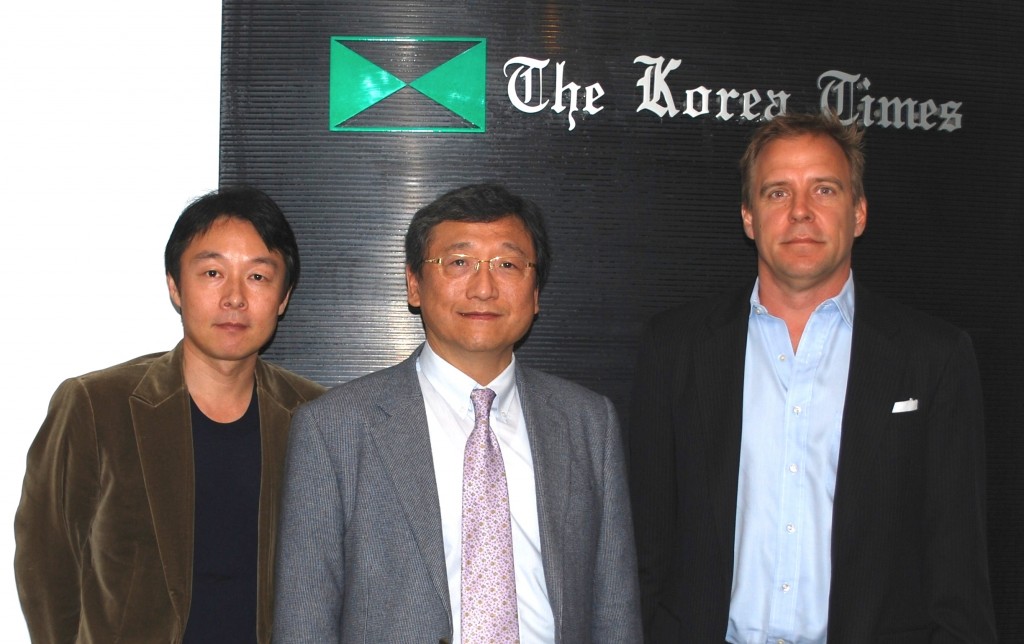 From left, Vice President of Operations of Inkor Technologies (IT) Calvin Jung, Executive Managing Director of RDC Dr. Cho Bong-gyoo and Co-Founder of IT James A, Slazas (Korea Times)