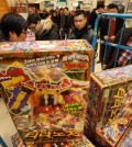 Parents line up at a Seoul supermarket on Dec. 18, 2014, to purchase the much sought-after action figures from the Power Ranger Dino Force series for their children ahead of the Christmas holiday. (Yonhap)