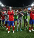 South Korean player acknowledge the crowd after losing the AFC Asian Cup final soccer match between South Korea and Australia in Sydney, Australia, Saturday, Jan. 31, 2015. (AP Photo/Rick Rycroft)