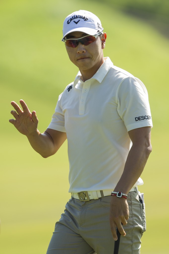 Sang-Moon Bae, of South Korea, waves to the gallery on the first tee during the final round of the Tournament of Champions golf tournament Monday, Jan. 12, 2015, in Kapalua, Hawaii.  (AP Photo/Marco Garcia)