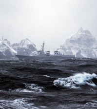 The Aegis destroyer "King Sejong the Great" patrols seas off South Korea's easternmost islets of Dokdo on Jan. 1, 2015. (Yonhap)