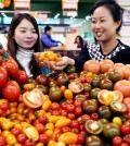 Analysts attribute high consumer prices on food to a complex South Korean distribution system. (Yonhap)