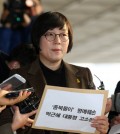 Hwang Sun answers reporters' questions at the Seoul Central District Prosecutors' Office in Seoul on Dec. 22, 2014, before filing a libel suit against President Park Geun-hye. Hwang accused Park of calling her pro-North Korean activist. (Yonhap)