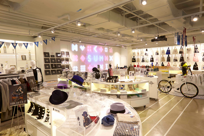 SUM, a celebrity shop on the second floor of SMTOWN@coexartium, carries souvenirs and fashion items that SM artists have designed or recommended. (Courtesy of SM Entertainment)