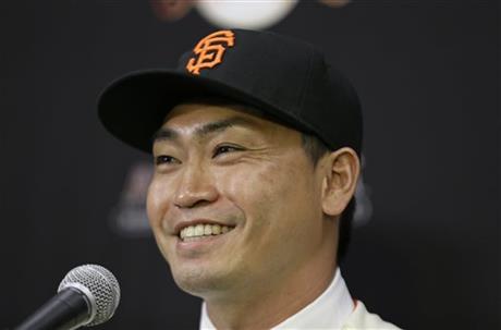 San Francisco Giants outfielder Nori Aoki, of Japan, smiles after being introduced at a baseball news conference at AT&T Park Tuesday, Jan. 20, 2015, in San Francisco. The 33-year-old from Japan receives a $4 million base salary this year, and the Giants have a $5.5 million option for 2016 with a $700,000 buyout. Aoki played last season with Kansas City, which lost the World Series to the Giants in seven games. (AP Photo/Eric Risberg)